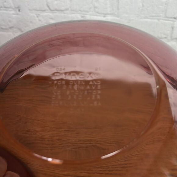 Vintage Cranberry Pyrex Bake Dish & Lid, 2 Quarts # 024 - Picture 4 of 6